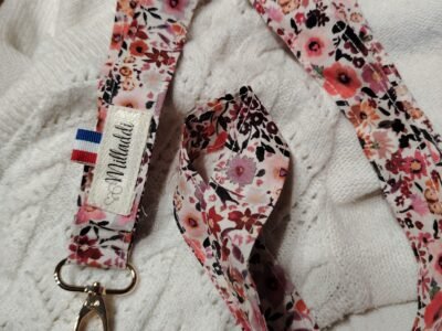 Dragonne de Téléphone Fleuri Magenta : Liberté & Mains Libres au Quotidien